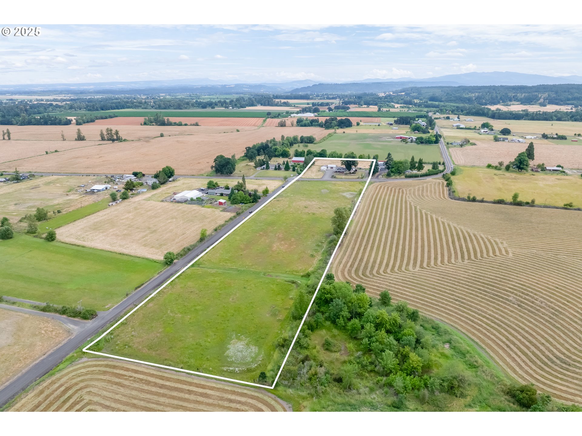 37929 Kelly Road Scio, OR 97374 - Photo 19 of 48 a view of a city