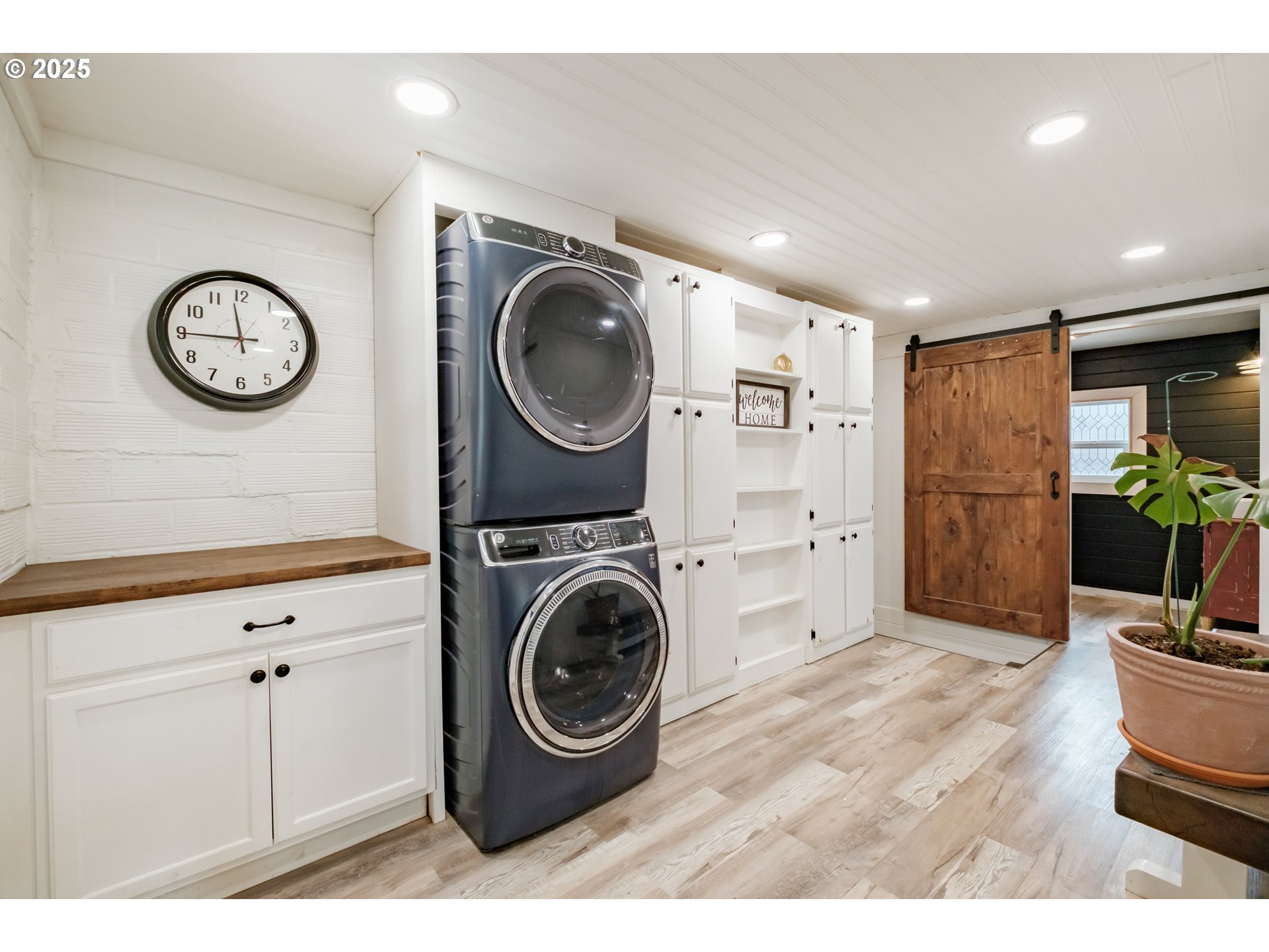 37929 Kelly Road Scio, OR 97374 - Photo 36 of 48 a view of a kitchen with washer and dryer