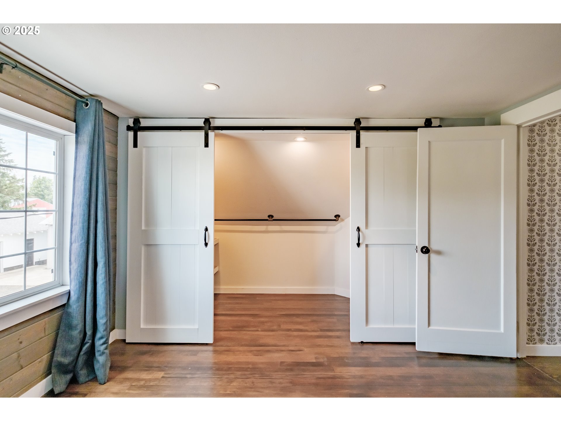 37929 Kelly Road Scio, OR 97374 - Photo 41 of 48 a view of a interior in the house