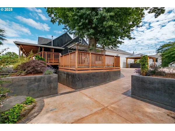 $900,000 | 37929 Kelly Road, Scio, OR 97374