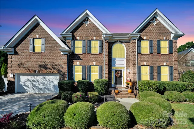 $900,000 | 6809 Old Persimmon Drive, Mint Hill, NC 28227