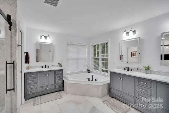 $900,000 | 6809 Old Persimmon Drive, Mint Hill, NC 28227