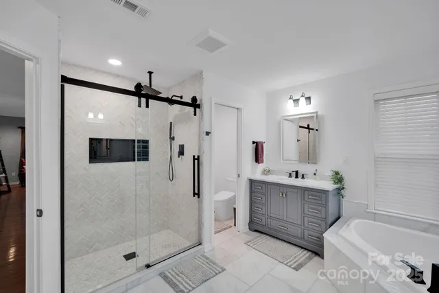 $900,000 | 6809 Old Persimmon Drive, Mint Hill, NC 28227