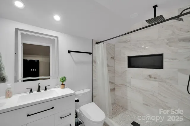 $900,000 | 6809 Old Persimmon Drive, Mint Hill, NC 28227