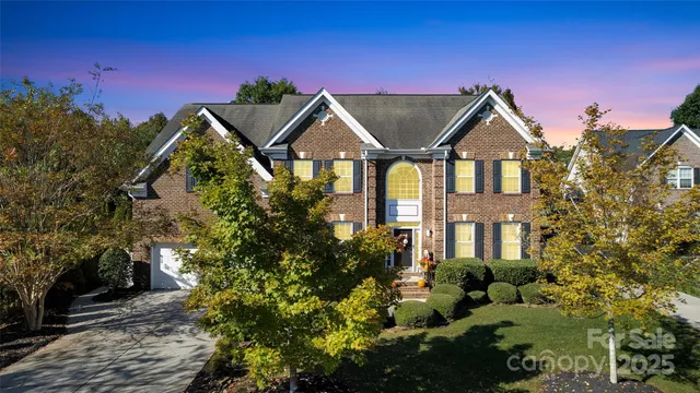 $900,000 | 6809 Old Persimmon Drive, Mint Hill, NC 28227
