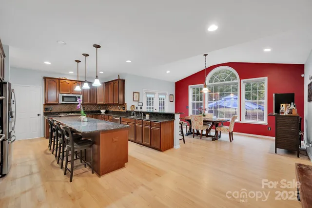 $900,000 | 6809 Old Persimmon Drive, Mint Hill, NC 28227