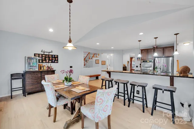 $900,000 | 6809 Old Persimmon Drive, Mint Hill, NC 28227