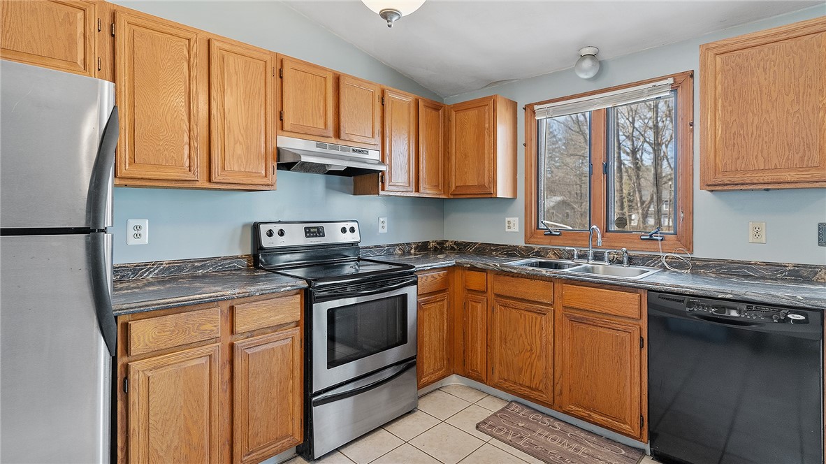 73 Pinecrest Drive Exeter, RI 02822 - Photo 4 of 22