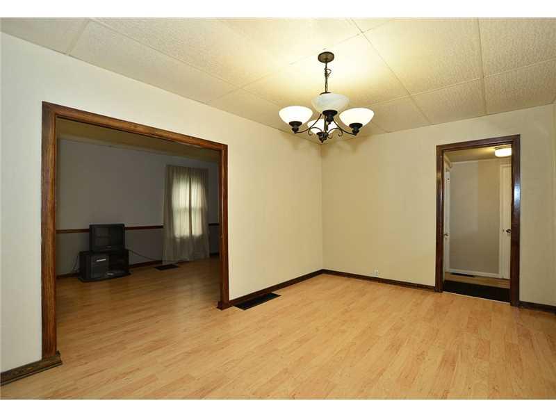 4913 Hardt Road Gibsonia, PA 15044 - Photo 3 of 12 Dining Room.