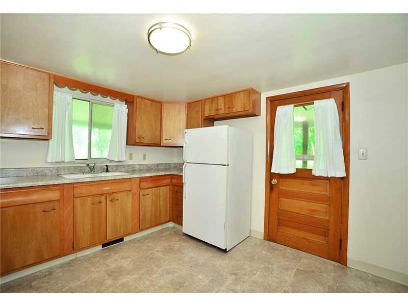4913 Hardt Road Gibsonia, PA 15044 - Photo 6 of 12 Kitchen.