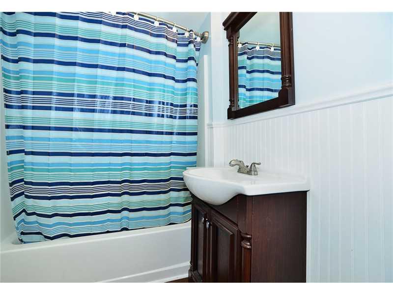 4913 Hardt Road Gibsonia, PA 15044 - Photo 7 of 12 Full Bath.