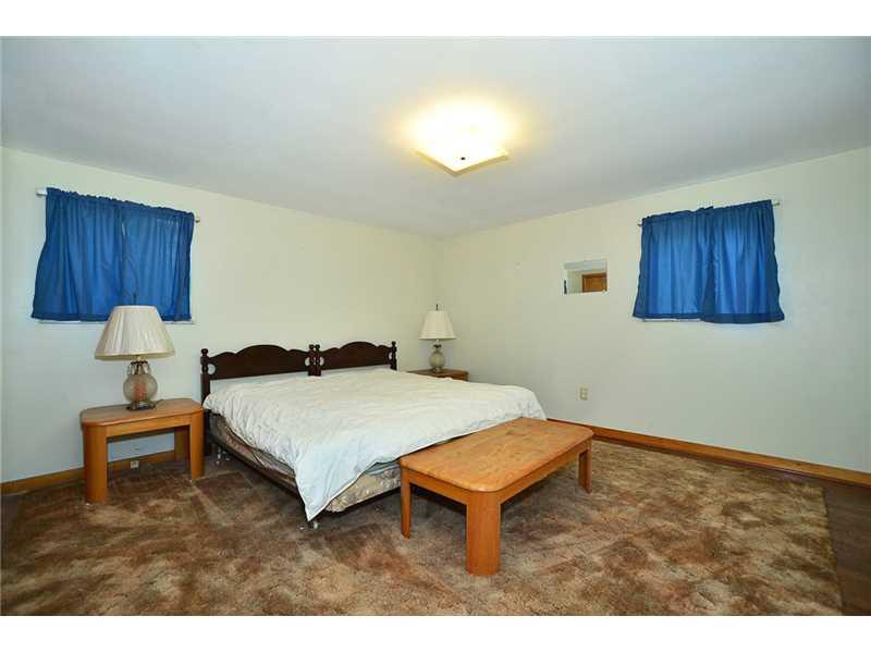 4913 Hardt Road Gibsonia, PA 15044 - Photo 8 of 12 Master Bedroom.