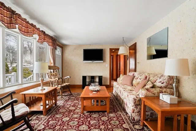 $799,000 | 28 Bayberry Lane, Cohasset, MA 02025