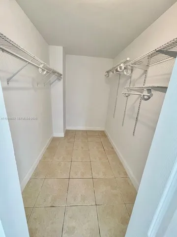 $450,000 | 1800 Collins Avenue, Unit 7C, Miami Beach, FL 33139