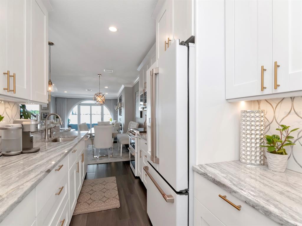 2807 West Hawthorne Road, Unit 11 Tampa, FL 33611 - Photo 11 of 76