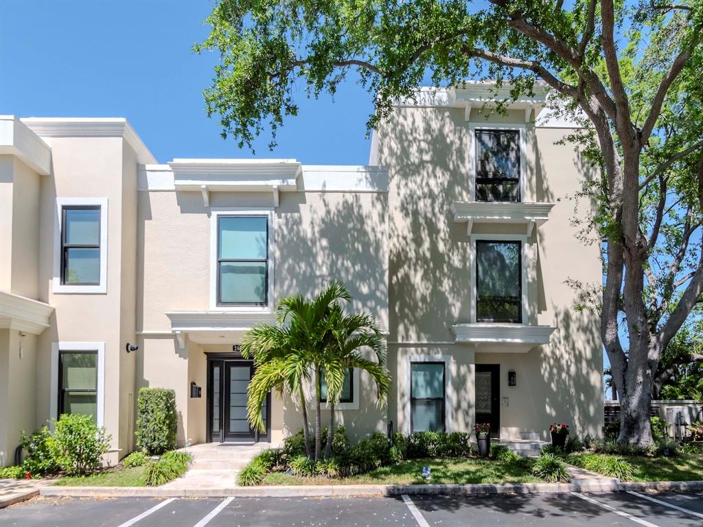 2807 West Hawthorne Road, Unit 11 Tampa, FL 33611 - Photo 3 of 76