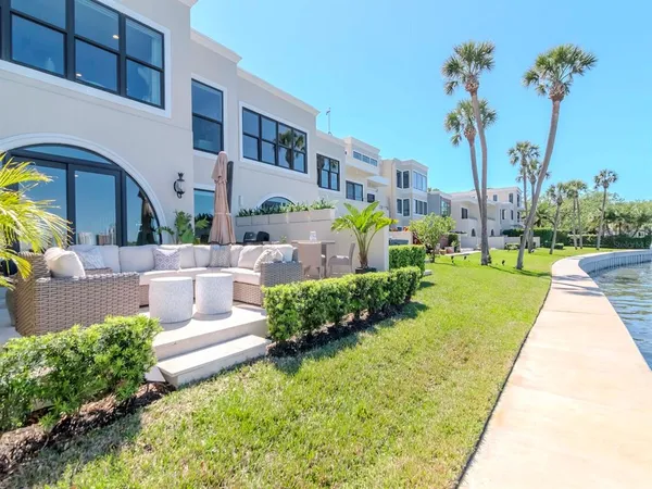 $1,550,000 | 2807 West Hawthorne Road, Unit 11, Tampa, FL 33611