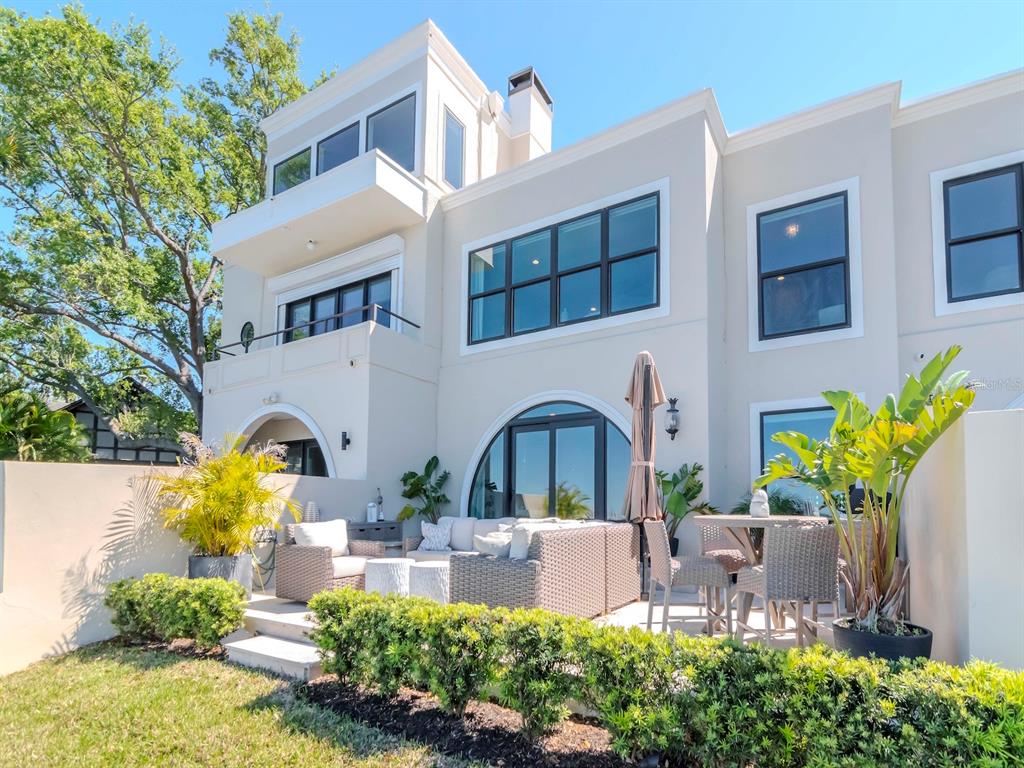 2807 West Hawthorne Road, Unit 11 Tampa, FL 33611 - Photo 52 of 76 a view of house and outdoor space