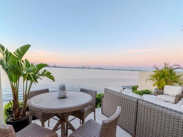 $1,550,000 | 2807 West Hawthorne Road, Unit 11, Tampa, FL 33611