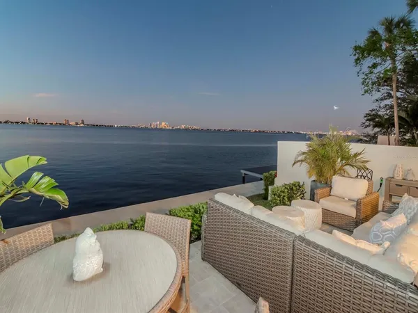 $1,550,000 | 2807 West Hawthorne Road, Unit 11, Tampa, FL 33611