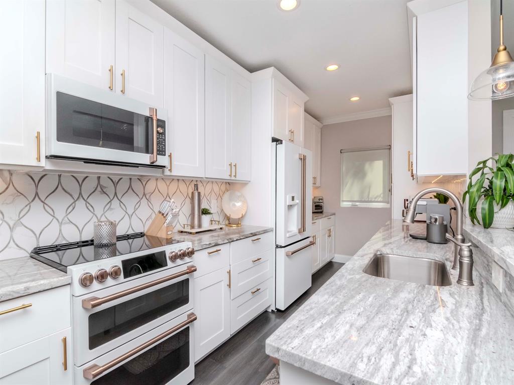 2807 West Hawthorne Road, Unit 11 Tampa, FL 33611 - Photo 8 of 76