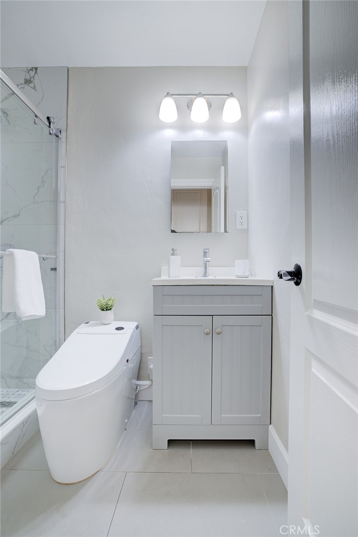 12947 Foster Road Norwalk, CA 90650 - Photo 21 of 46 Main Bathroom