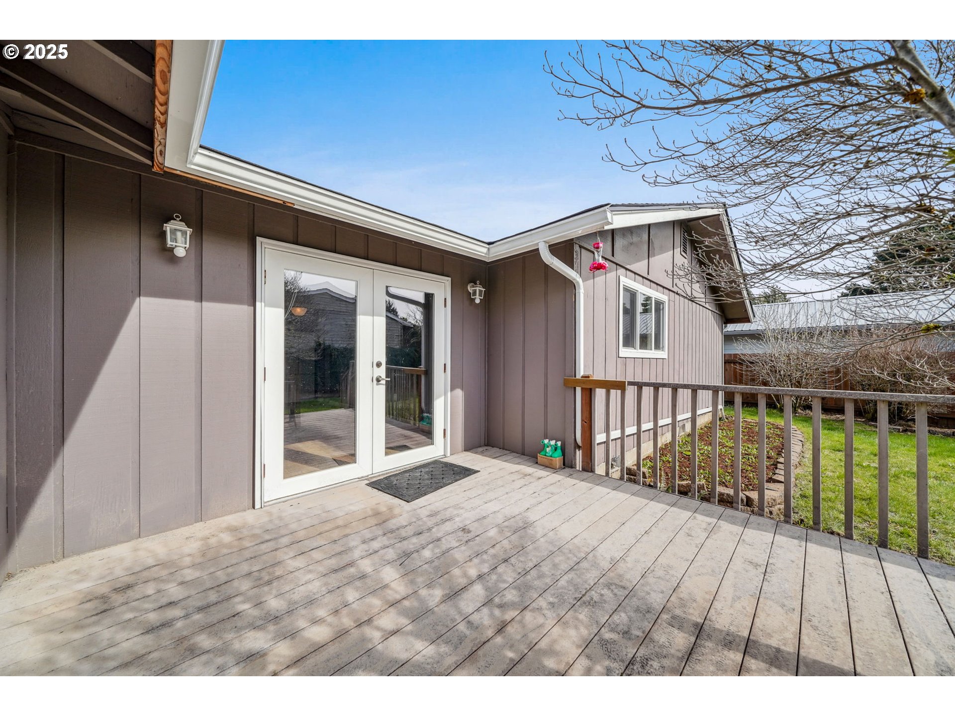 550 Evergreen Loop Reedsport, OR 97467 - Photo 30 of 35 a front view of a house with balcony