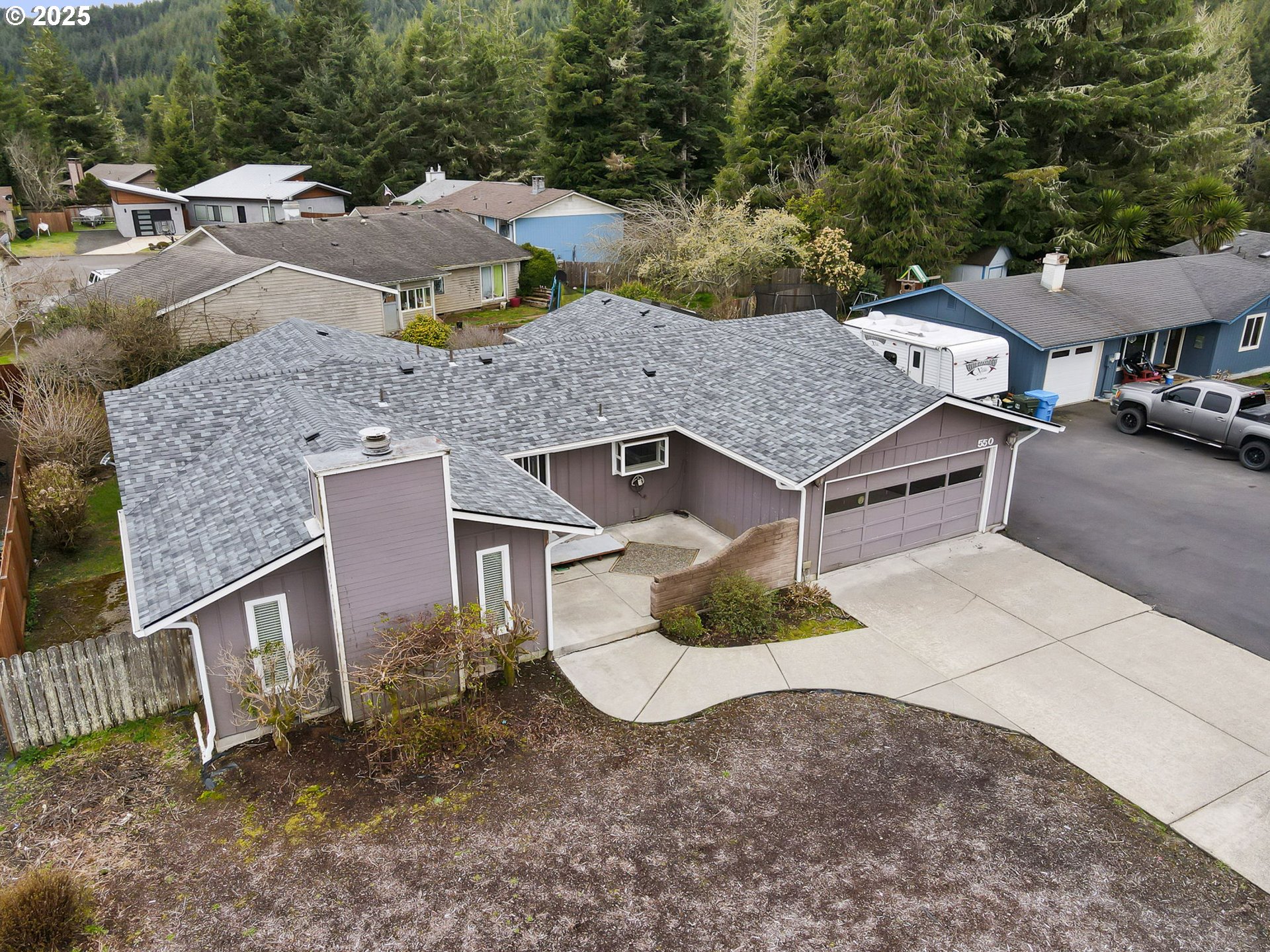 550 Evergreen Loop Reedsport, OR 97467 - Photo 3 of 35 front view of a house with a yard