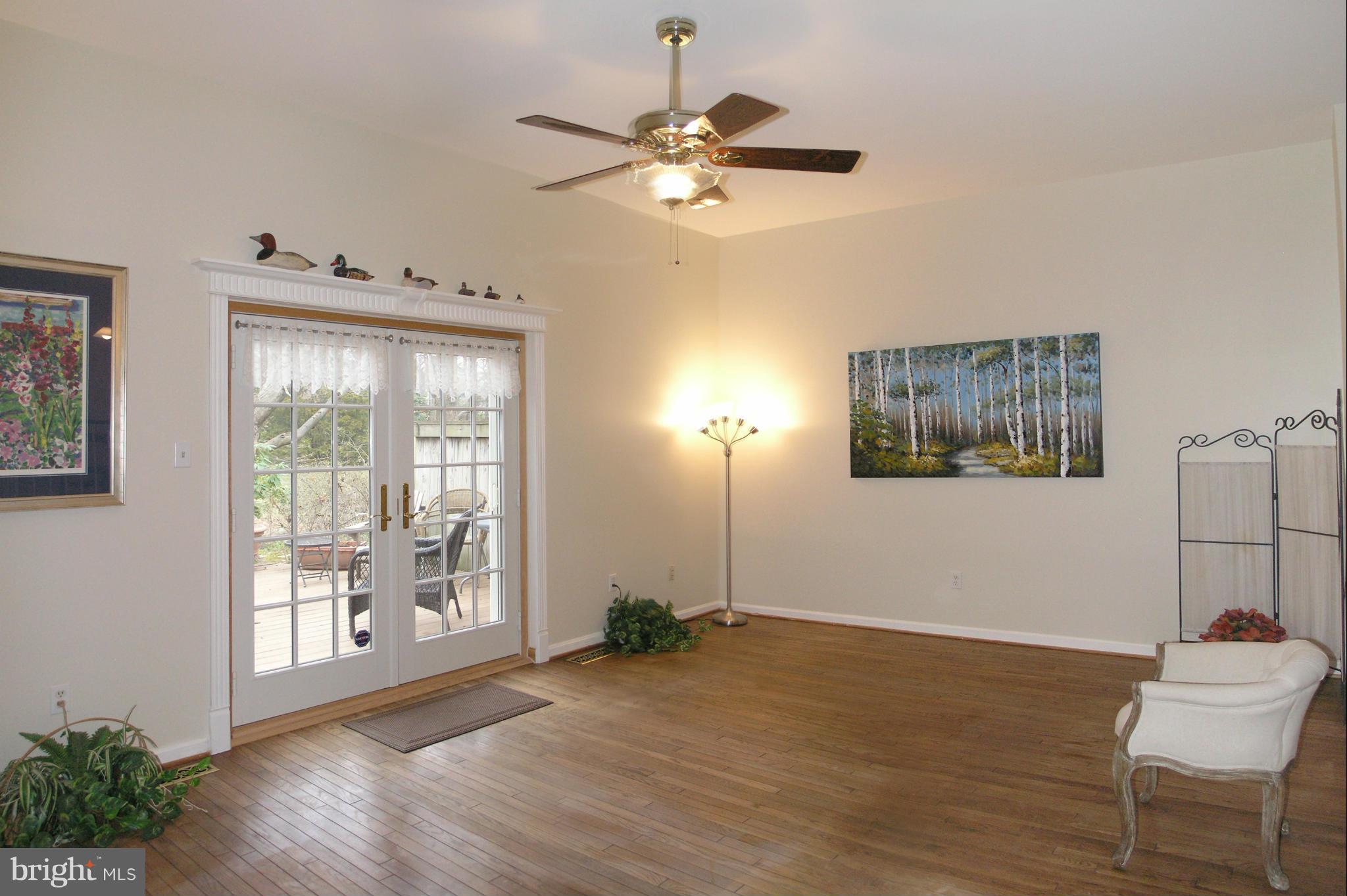 2125 Golf Course Drive Reston, VA 20191 - Photo 11 of 30 Living Room
