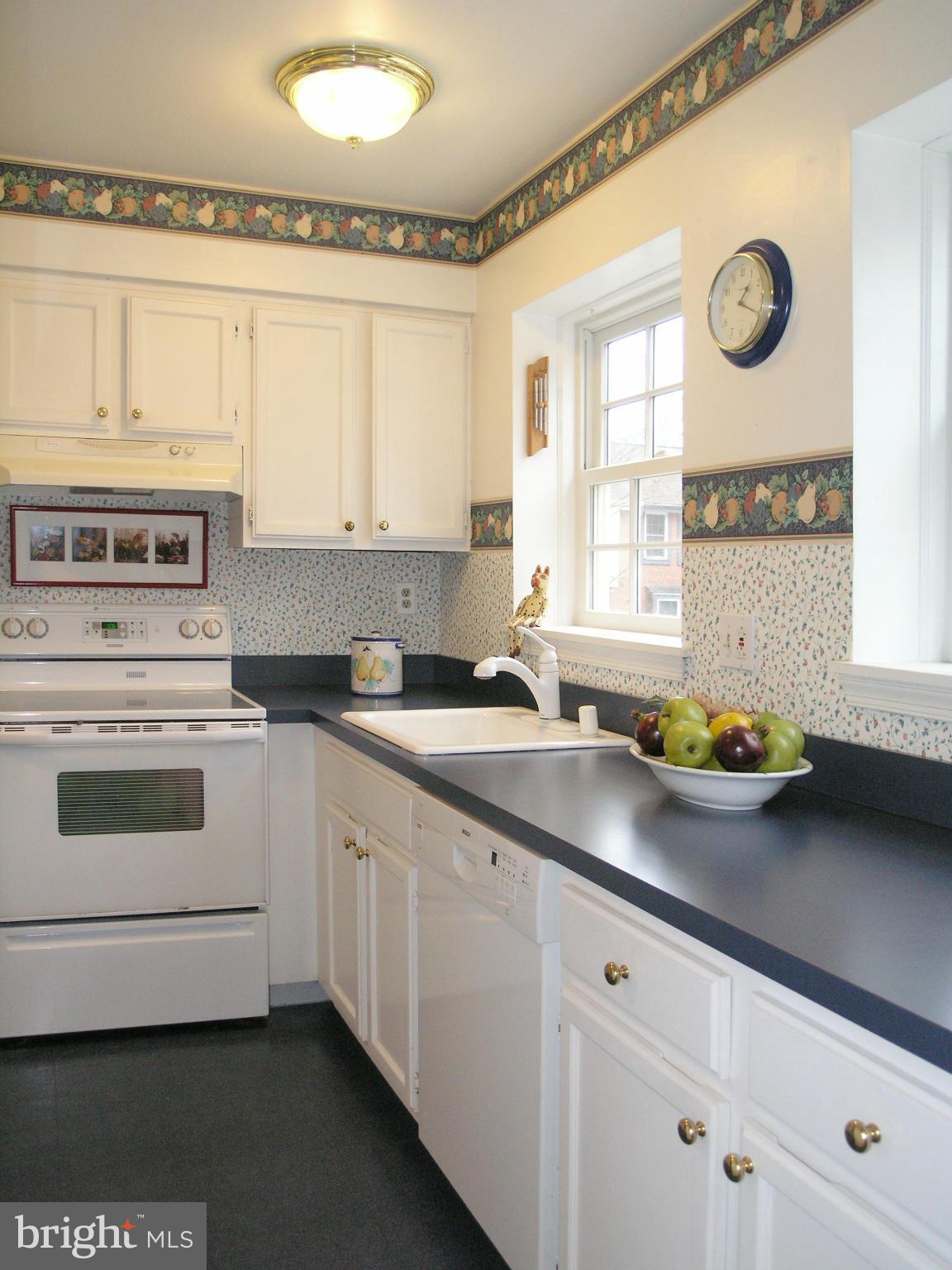 2125 Golf Course Drive Reston, VA 20191 - Photo 3 of 30 Kitchen