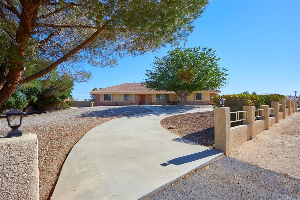 19170 Tecumseh Road Apple Valley, CA 92307 - Photo 1 of 1