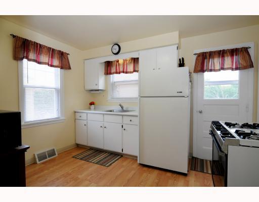 10 Vigne Road Coraopolis, PA 15108 - Photo 7 of 18 Kitchen.
