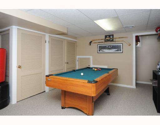 10 Vigne Road Coraopolis, PA 15108 - Photo 9 of 18 Den/Family/Great Room.