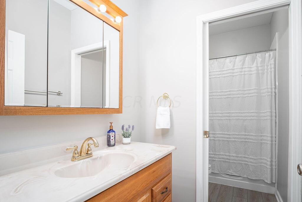 7880 Lancaster-Circleville Road Southwest Lancaster, OH 43130 - Photo 23 of 49 Full Bathroom