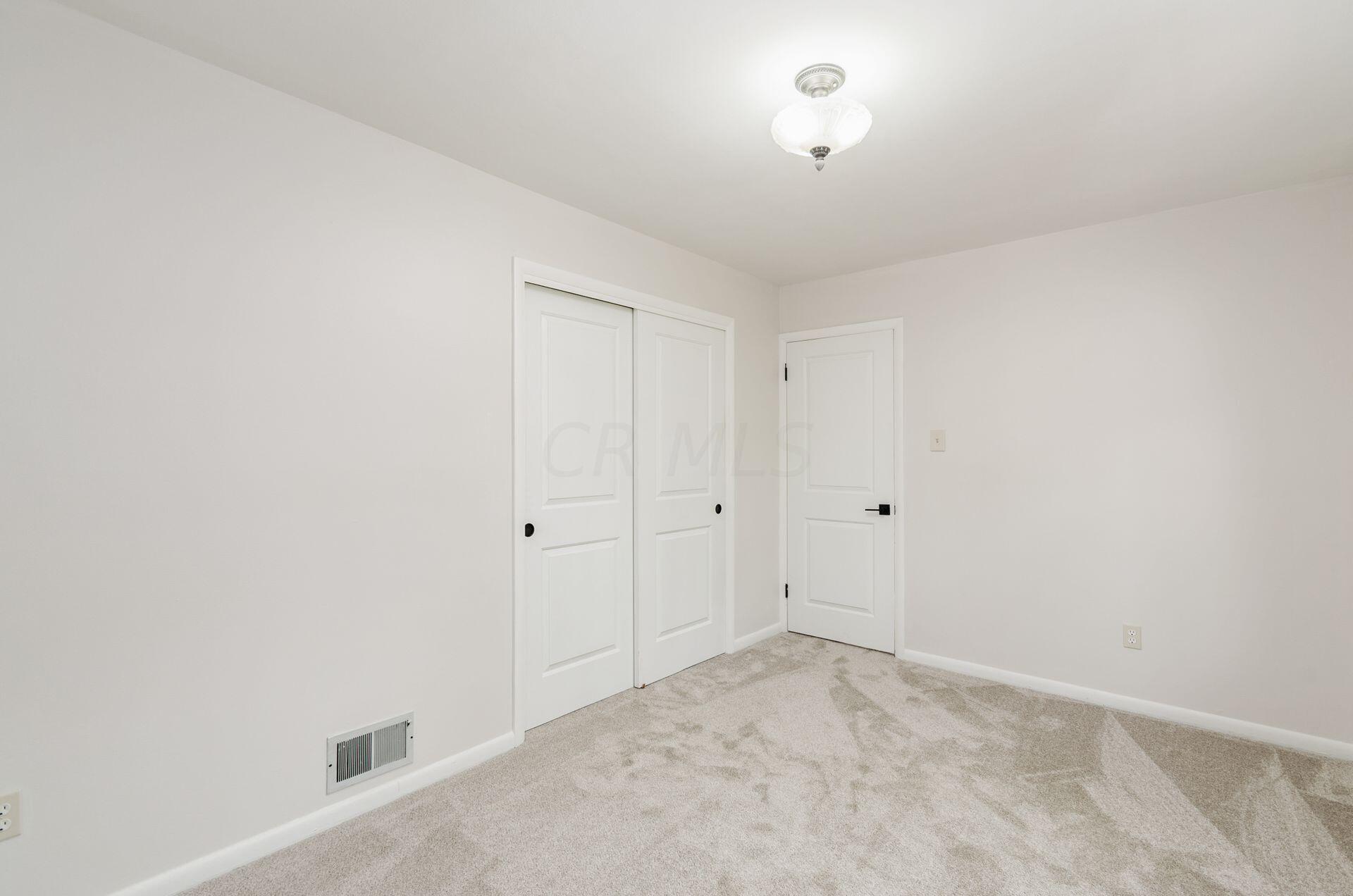 973 Bernard Road Columbus, OH 43221 - Photo 19 of 33 Bedroom 2