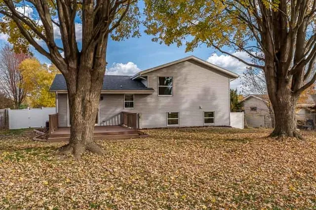 $388,900 | 2205 Green Valley Drive, Janesville, WI 53546