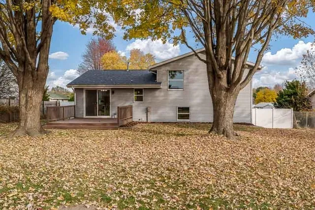 $388,900 | 2205 Green Valley Drive, Janesville, WI 53546