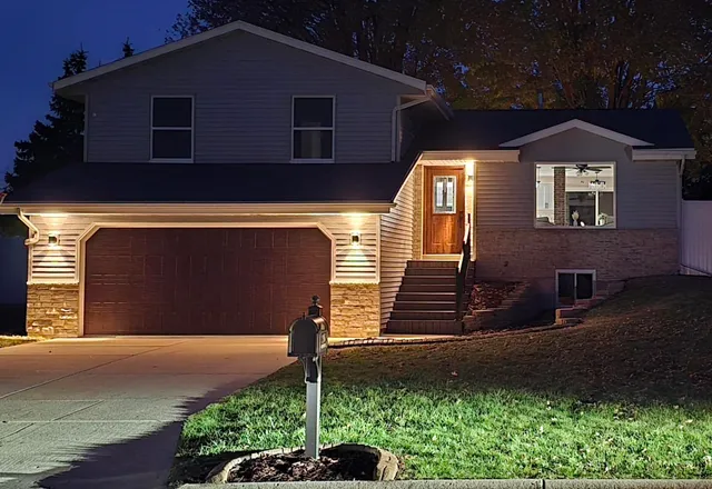 $388,900 | 2205 Green Valley Drive, Janesville, WI 53546