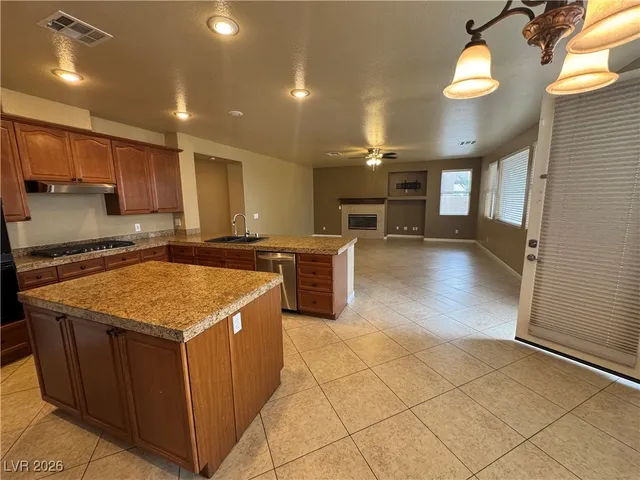 $2,800 | 332 Glistening Cloud Drive, Henderson, NV 89012