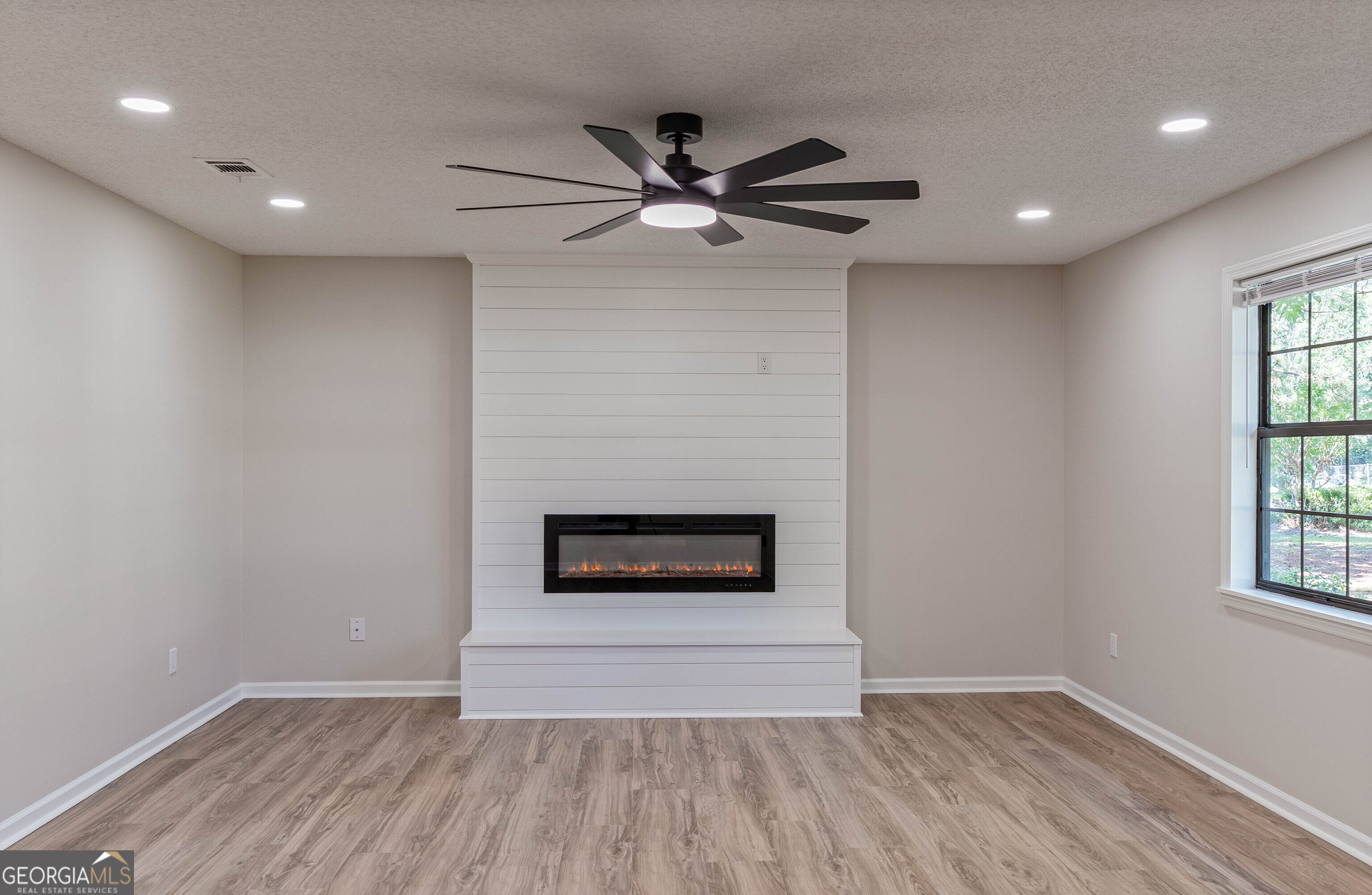 1010 Cherrywood Road Waycross, GA 31503 - Photo 10 of 27