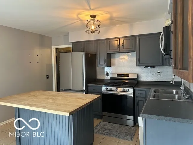 $245,000 | 207 East Log Street, Carthage, IN 46115