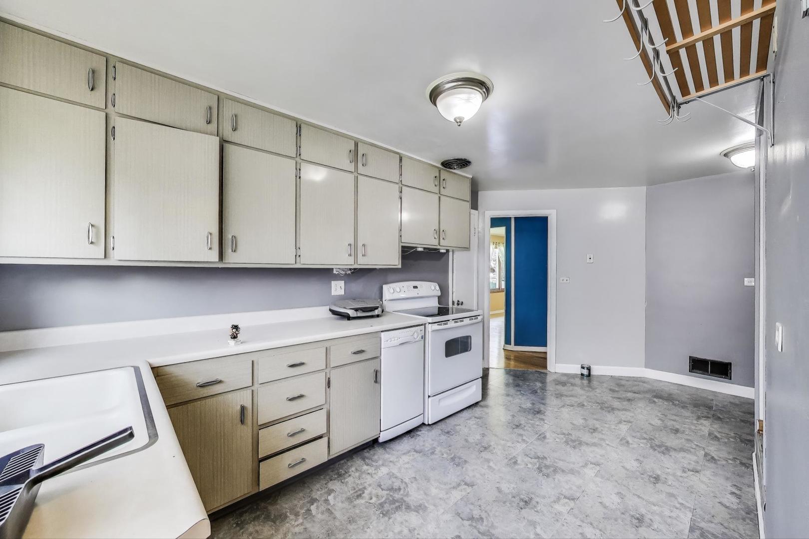 2113 Walnut Street Waukegan, IL 60087 - Photo 7 of 25