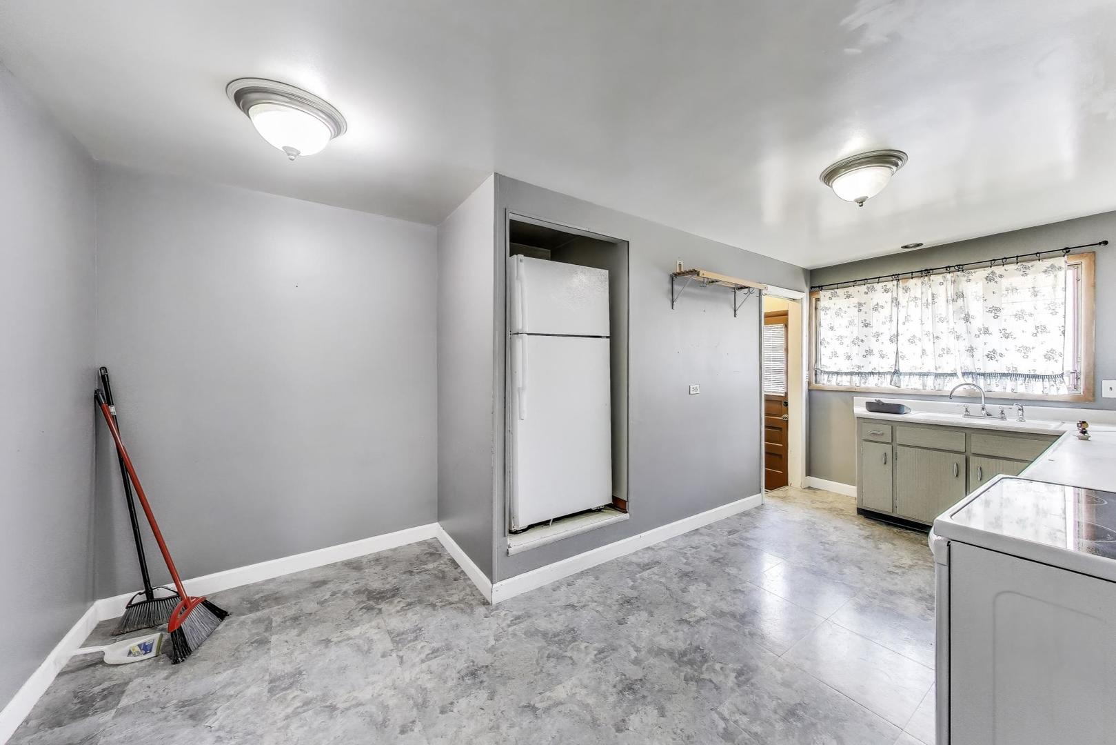 2113 Walnut Street Waukegan, IL 60087 - Photo 8 of 25