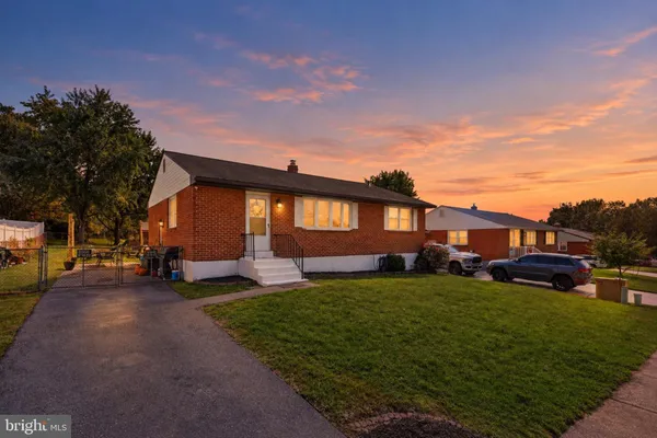 $359,999 | 32 Tiverton Circle, Newark, DE 19702