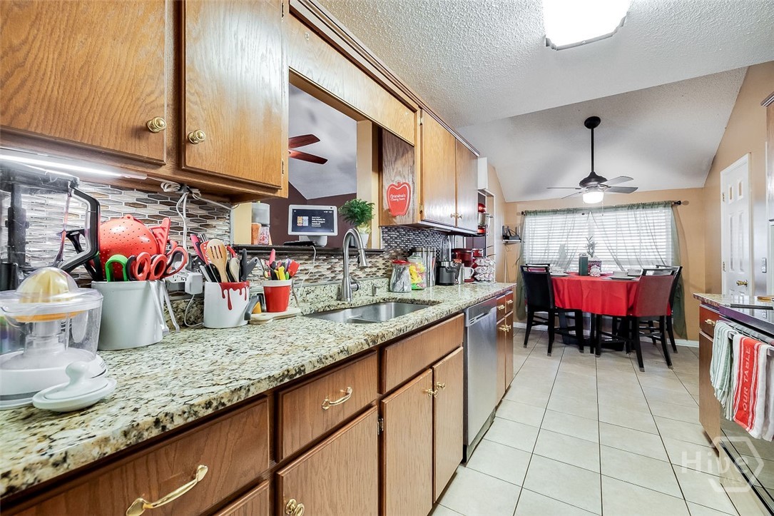 103 West Tisbury Lane Pooler, GA 31322 - Photo 14 of 40 Kitchen