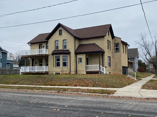 $360,000 | 818 North 6th Street, Manitowoc, WI 54220