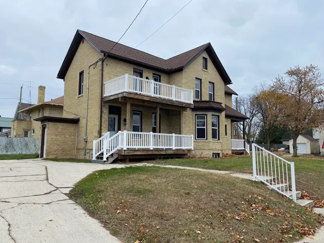 $360,000 | 818 North 6th Street, Manitowoc, WI 54220