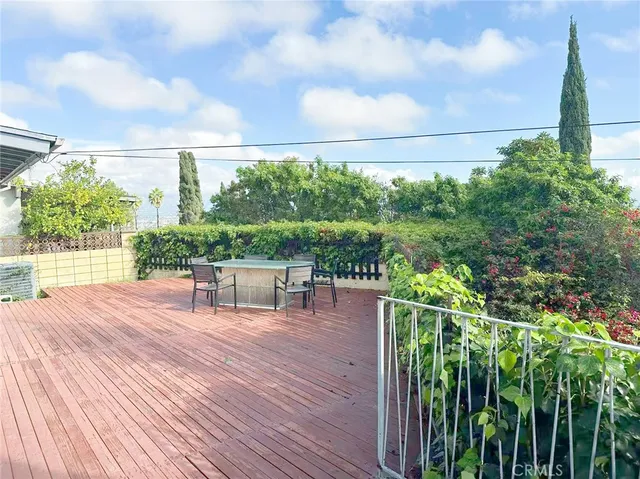 a house view with a backyard space