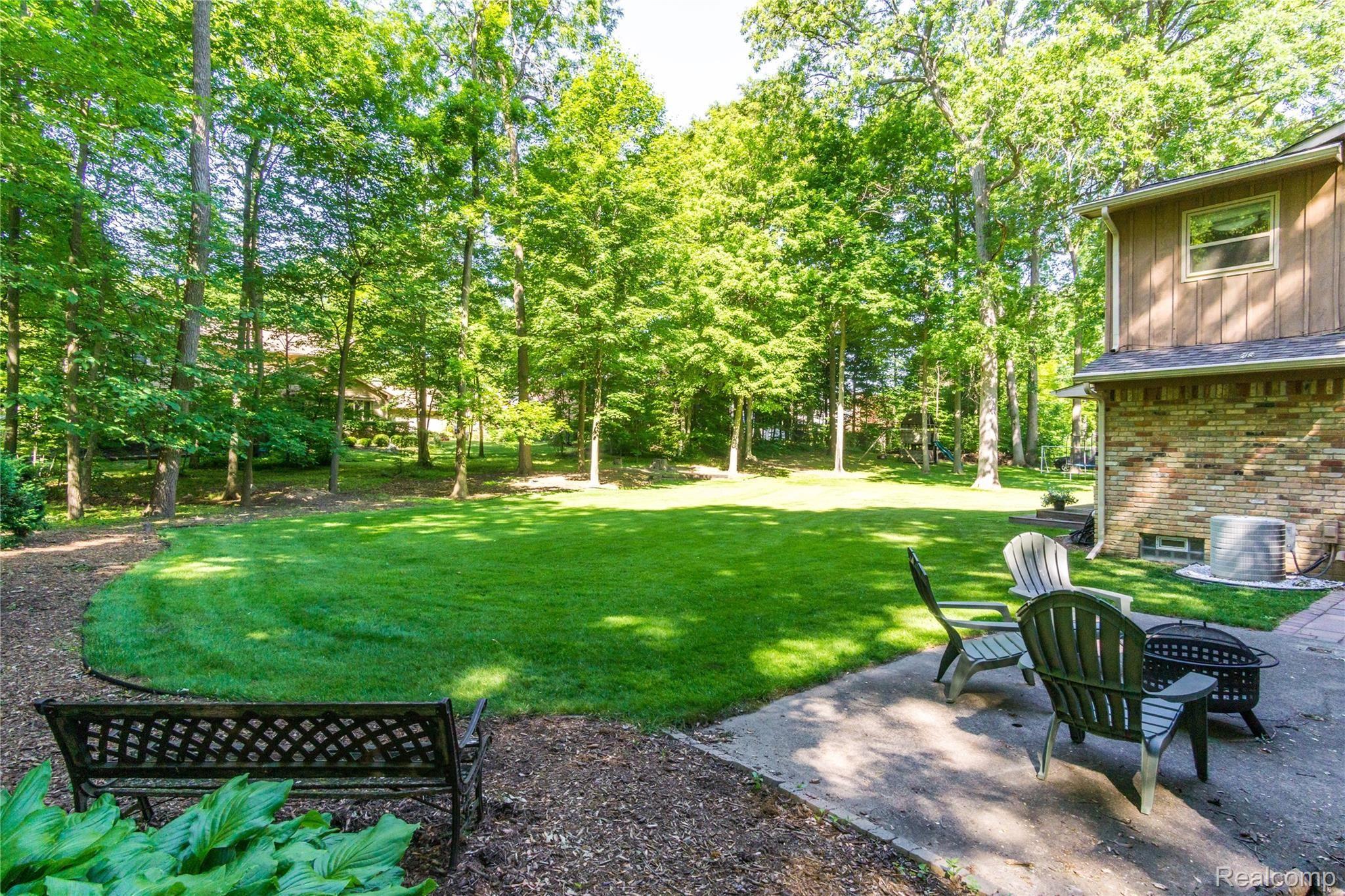 6404 Kings Pointe Road Grand Blanc, MI 48439 - Photo 35 of 38 Exteriors (10 of 11).jpg