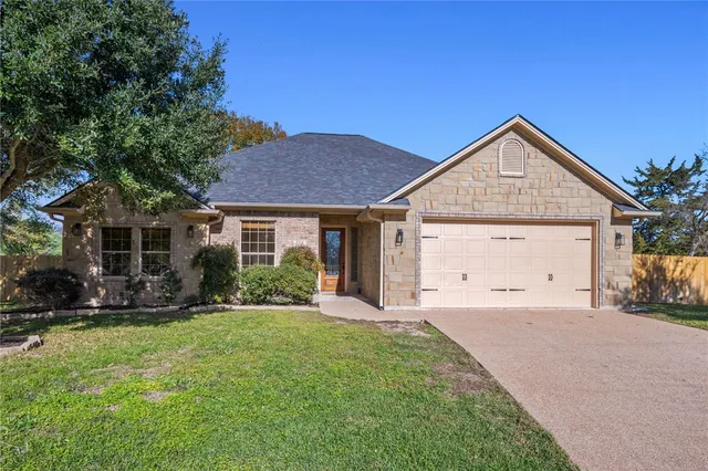 $385,000 | 2708 Hickory Court, Bryan, TX 77808